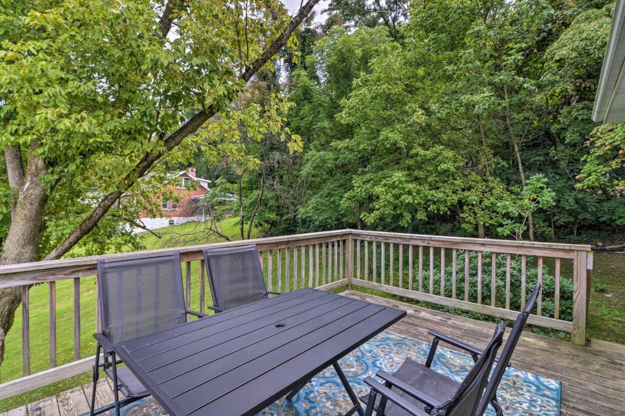 Enchanting Family House With Balcony Less Than 3 Mi To Wvu! Morgantown Dış mekan fotoğraf